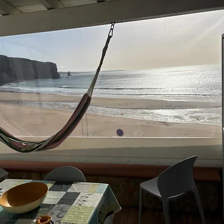 Semesterbostad Wake Up To The Sea In Charming House In
